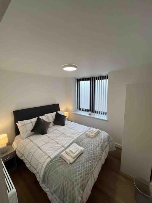 Newly Built 2 Bed Flat In The Heart Of Leek Lägenhet Exteriör bild