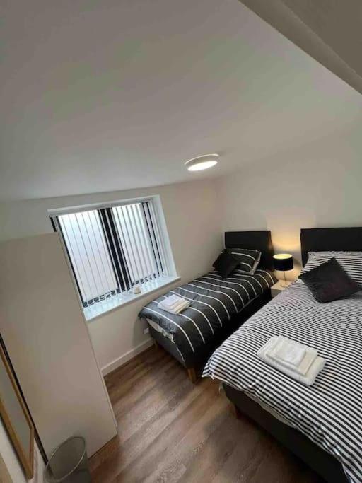Newly Built 2 Bed Flat In The Heart Of Leek Lägenhet Exteriör bild